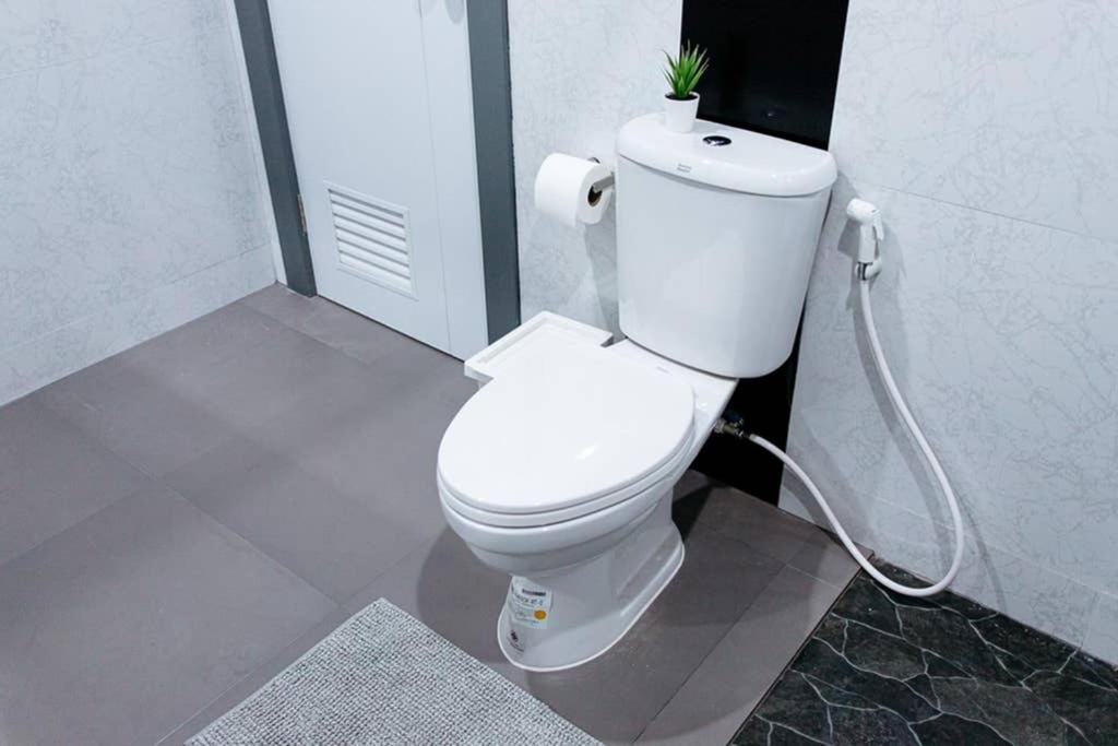 דירות בנגקוק P2 Silom Large 2Beds Full Kitchen Wifi 4-6Pax מראה חיצוני תמונה